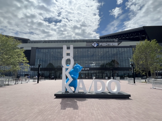 ボールパークFビレッジの正面