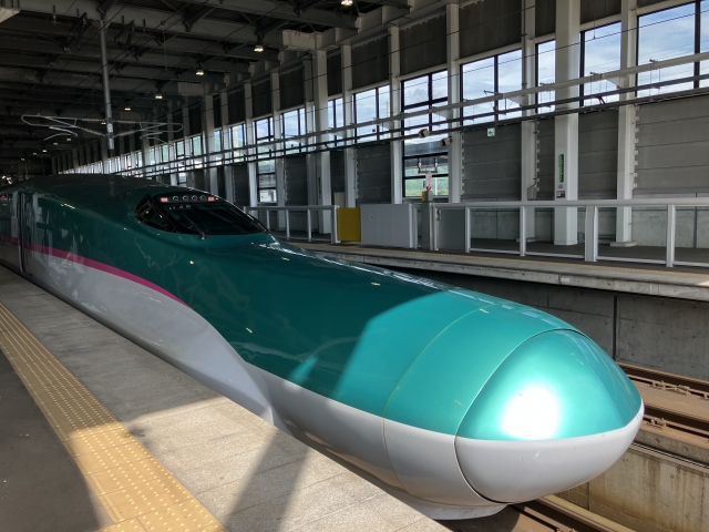 停車している北海道新幹線