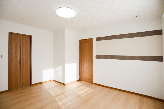 空室マンションのリビング