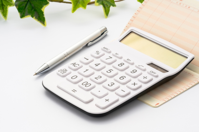 電卓と通帳