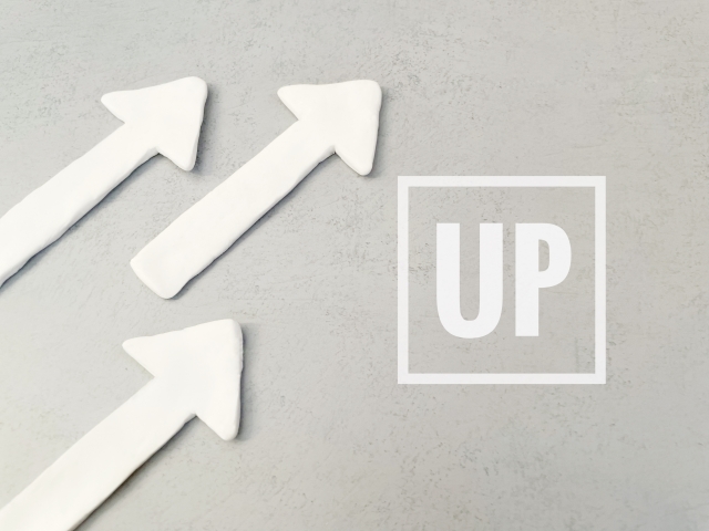 UPという文字と上向きの矢印